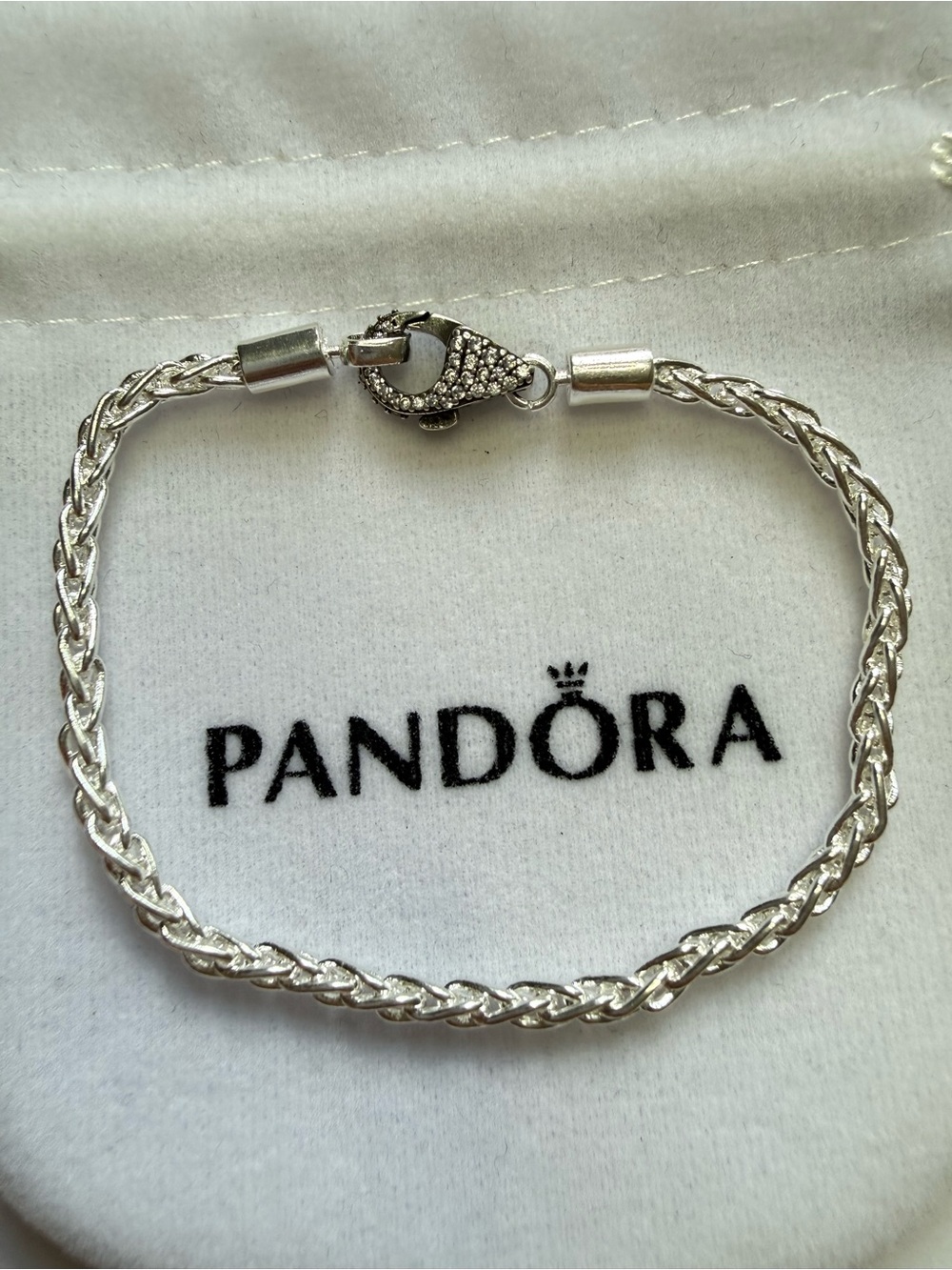 Pandora Pavé Clasp Foxtail Chain Bracelet
Sterling silver 18 CM NEW WITHOUT BAG